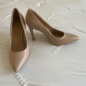 Neutral Tan/Nude Classic 3.75" Pump NIB